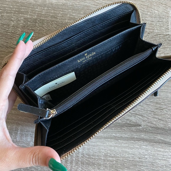 Kate Spade Wallet - Picture 3 of 10